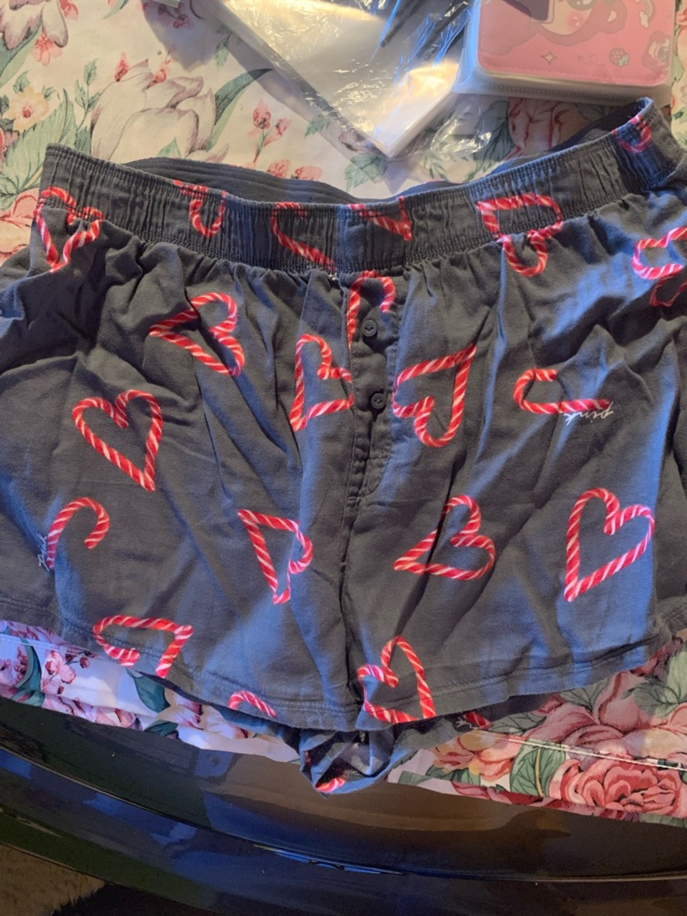 Victoria Secret Pink Women’s Gray Heart-Print Lounge Shorts  Size Medium